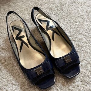 Anne Klein Navy Patent Slingback Peep-Toe Sandals 6.5